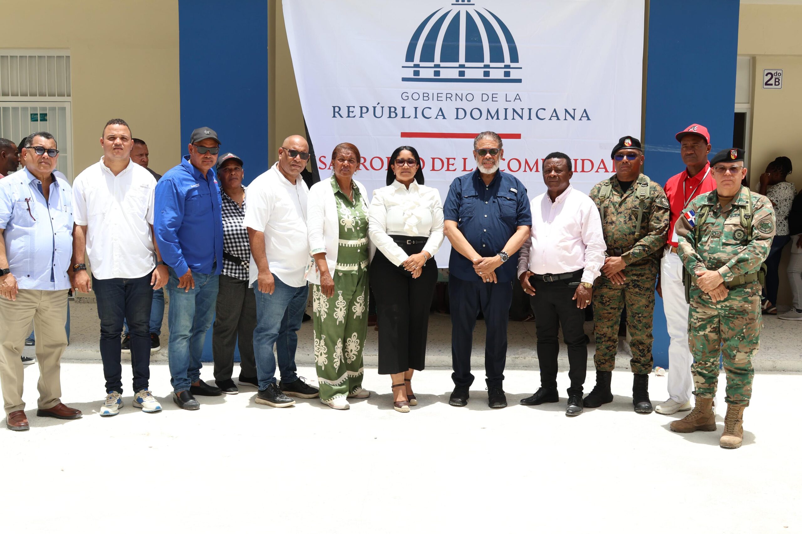 Residentes en Elias Piña reciben jornada asistencial encabezada por Desarrollo de la Comunidad_Madres reciben electrodomésticos y enseres del hogar_